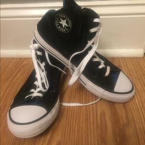 Black converse shoes. Size 3